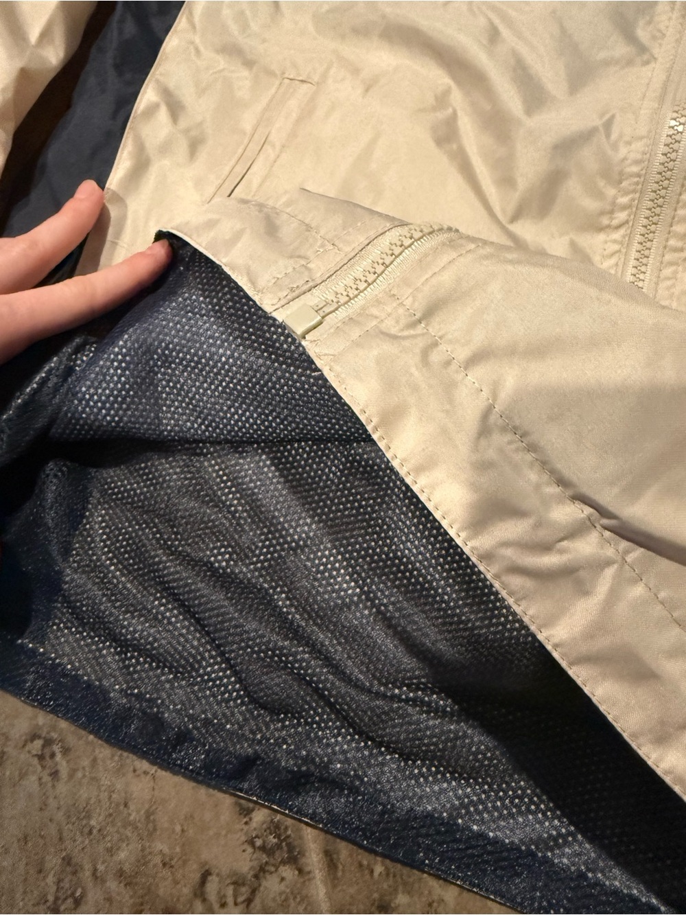 Bryce Canyon national park Utah USA raincoat designed in USA few spots see image - Picture 11 of 16